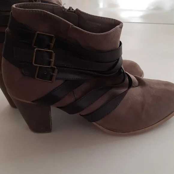 Ankle Shoes (Boots) - Size 10 (XL) - Picture 7 of 11